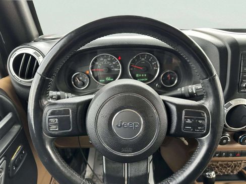 Used 2015 Jeep Wrangler Unlimited Sahara image 25