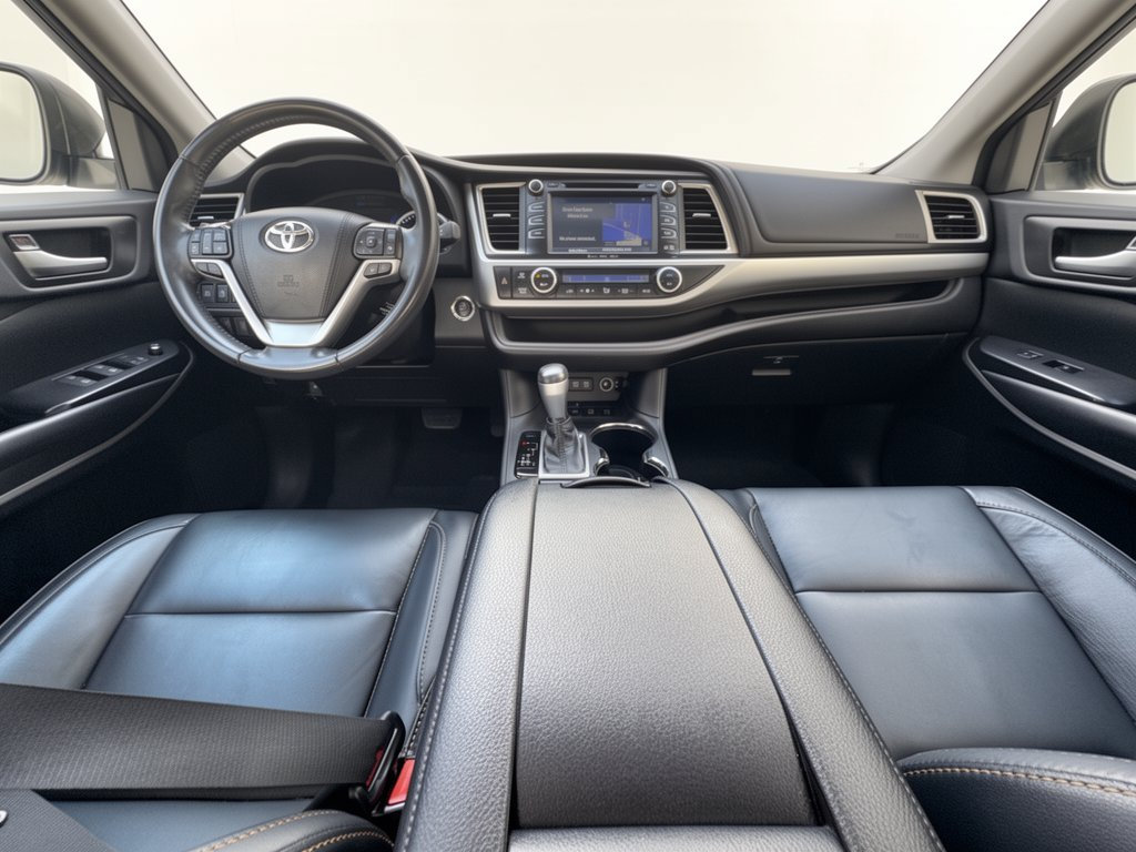 Used 2018 Toyota Highlander XLE AWD/4WD image 17