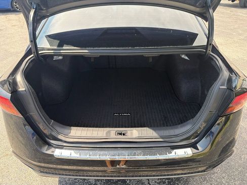 Used 2022 Nissan Altima 2.5 SR w/ Midnight Edition Package FWD image 9