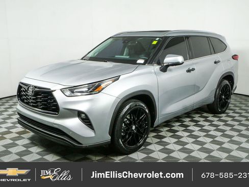 Used 2022 Toyota Highlander Limited FWD image 25