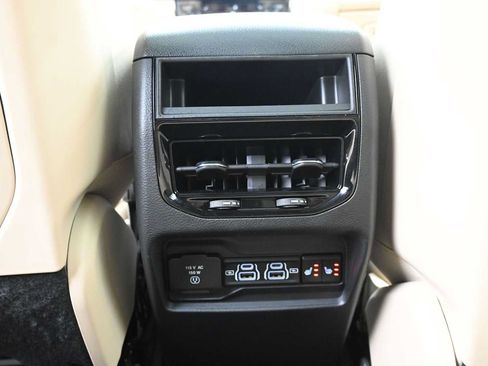 Used 2025 Jeep Grand Cherokee Limited AWD/4WD image 13