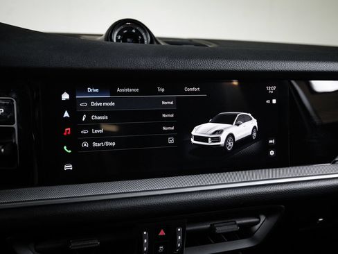Certified 2024 Porsche Cayenne Coupe AWD/4WD image 18