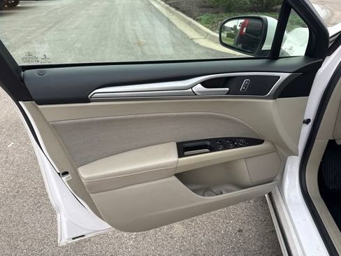 Used 2019 Ford Fusion SE FWD image 8