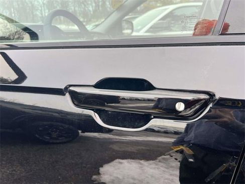 Certified 2023 Jeep Grand Cherokee Limited w/ Black Appearance Package image 11