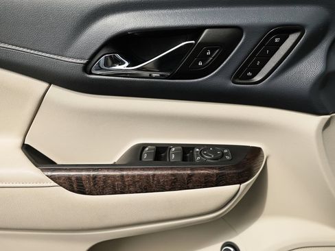 Used 2023 GMC Acadia Denali w/ Denali Technology Package FWD image 15