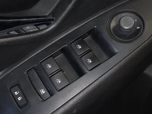 Used 2022 Chevrolet Trax LT w/ LT Convenience Package image 27