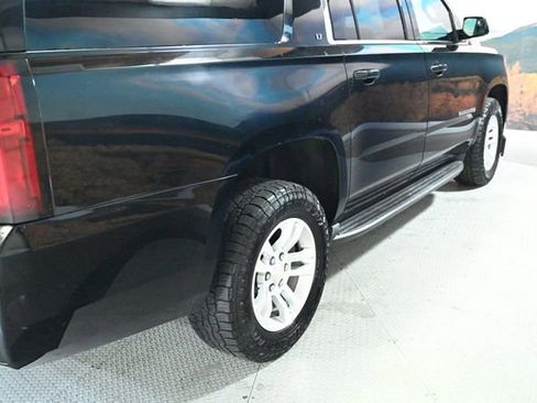 Used 2018 Chevrolet Suburban LT image 8