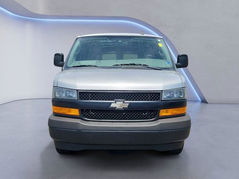 Used 2018 Chevrolet Express 2500 w/ Driver Convenience Package RWD image 8