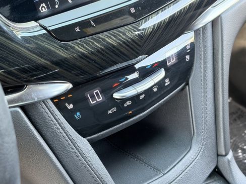 Used 2020 Cadillac XT6 Premium Luxury FWD image 28