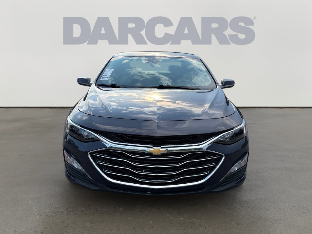 Used 2025 Chevrolet Malibu LT FWD image 2