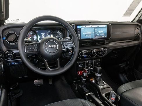 Used 2025 Jeep Wrangler Unlimited Rubicon 4xe w/ Convenience Group image 8