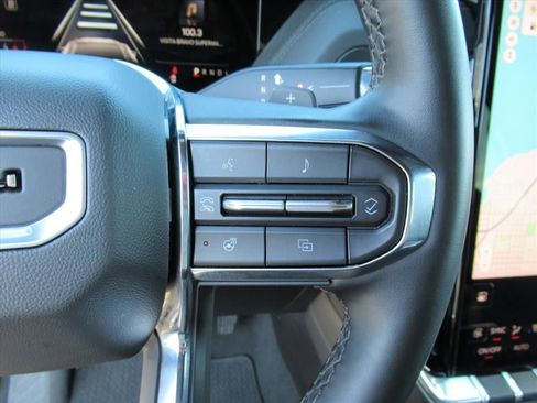 Used 2025 GMC Yukon XL Denali image 19