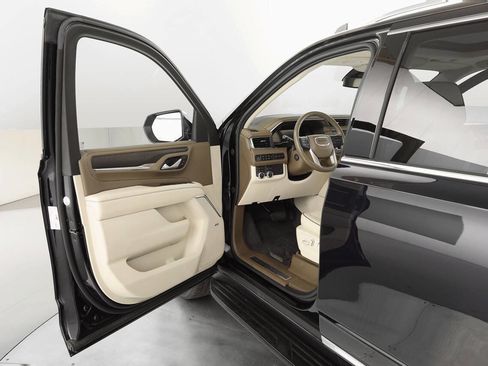 Used 2022 GMC Yukon XL Denali image 10