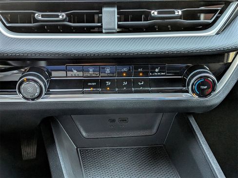 New 2026 Chevrolet Equinox LT image 17