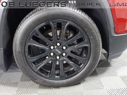 Certified 2023 GMC Acadia SLE w/ Driver Convenience Package image 4