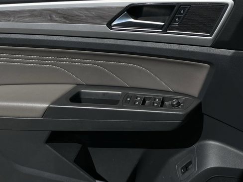 Used 2023 Volkswagen Atlas Cross Sport SE image 22