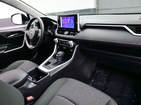 Used 2025 Toyota RAV4 XLE AWD/4WD image 15