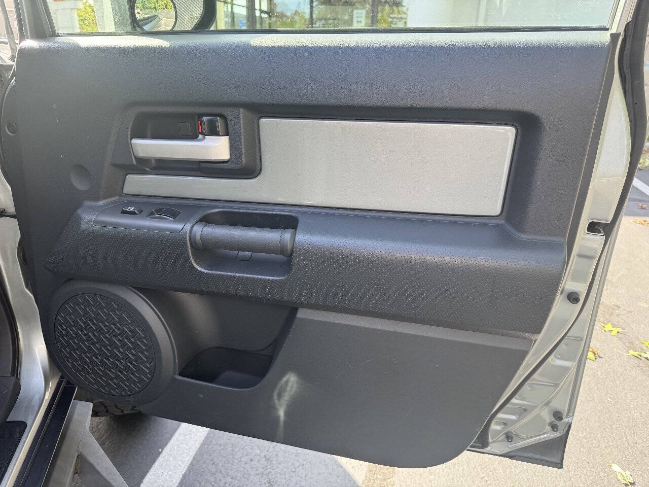 Used 2011 Toyota FJ Cruiser 4WD w/ Upgrade Pkg image 24