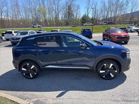 New 2026 Nissan Kicks SR w/ SR Premium Package AWD/4WD image 17