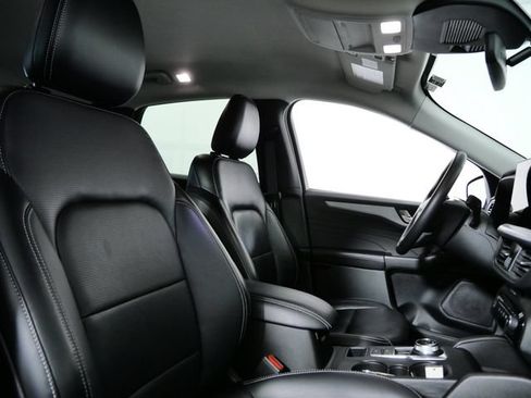 Certified 2025 Ford Escape Platinum AWD/4WD image 9