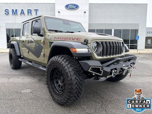 Used 2026 Jeep Gladiator Mojave AWD/4WD image 1
