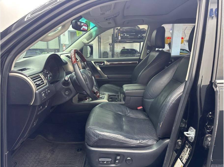 Used 2014 Lexus GX 460 w/ Premium Package AWD/4WD image 7