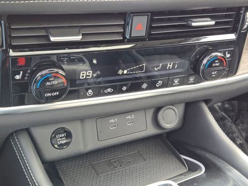 Used 2024 Nissan Rogue Platinum AWD/4WD image 31