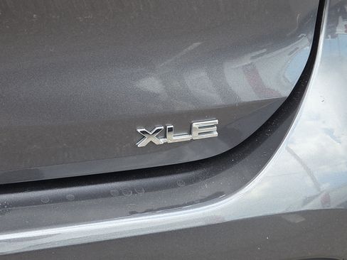 Certified 2024 Toyota Highlander XLE FWD image 35