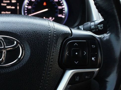 Used 2018 Toyota Highlander Limited image 23