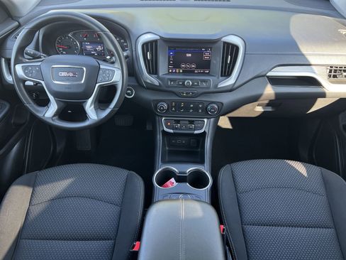 Used 2024 GMC Terrain SLE FWD image 2