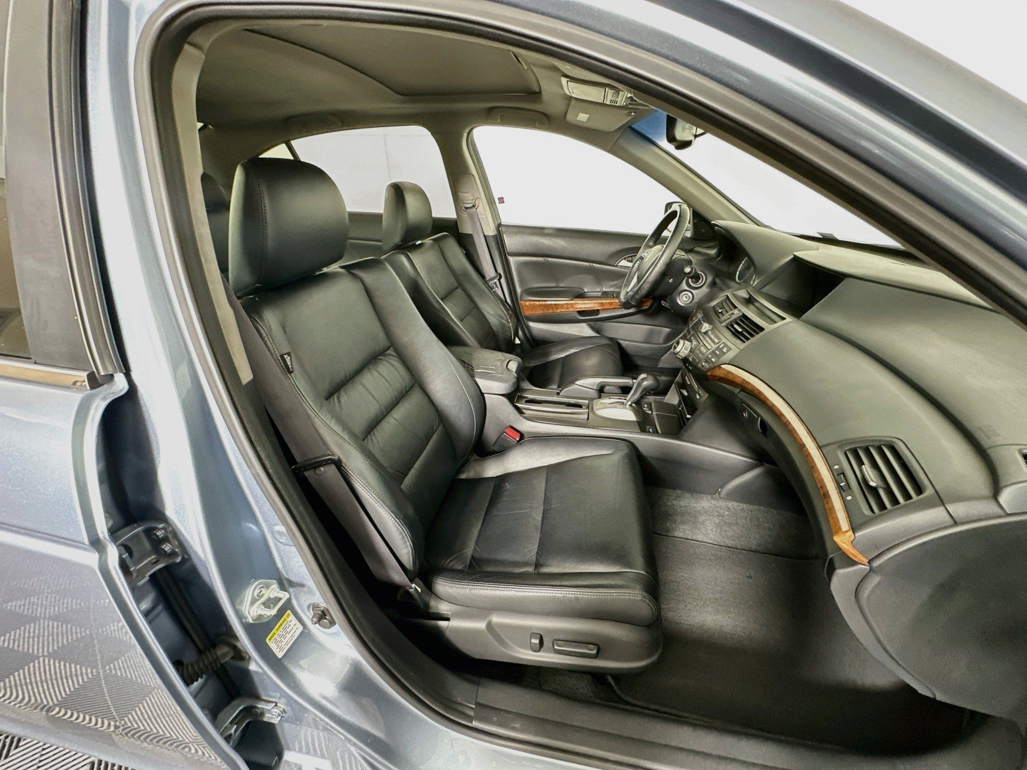 Used 2011 Honda Accord EX-L image 29