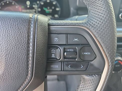 Certified 2025 Toyota Tacoma TRD Off-Road AWD/4WD image 22