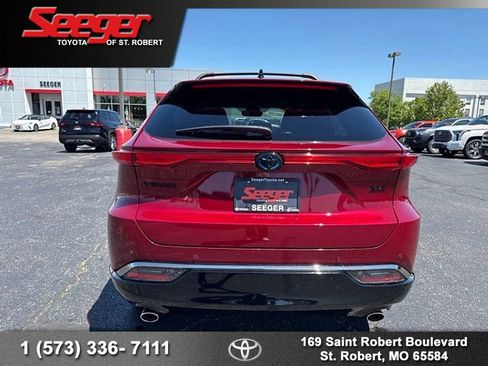 Used 2023 Toyota Venza Nightshade AWD/4WD image 7