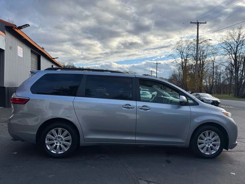 Used 2016 Toyota Sienna Limited image 6