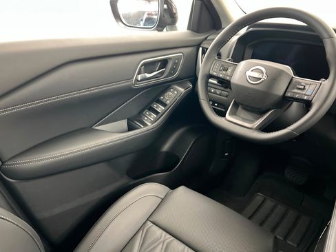 New 2026 Nissan Rogue Platinum image 11