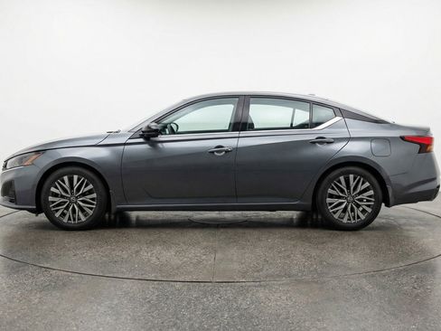 Used 2025 Nissan Altima 2.5 SV image 5