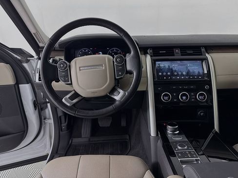 Used 2018 Land Rover Discovery HSE AWD/4WD image 24