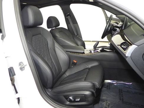 Used 2022 BMW 530i w/ Convenience Package image 18