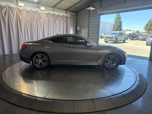 Used 2019 INFINITI Q60 3.0t Luxe w/ Essential Package RWD image 4