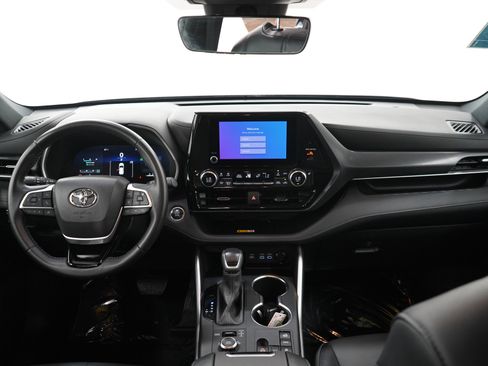 Used 2025 Toyota Highlander XSE AWD/4WD image 19
