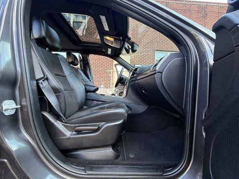 Used 2019 Jeep Grand Cherokee Altitude AWD/4WD image 18