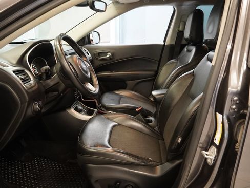 Used 2018 Jeep Compass Latitude w/ Popular Equipment Group AWD/4WD image 5