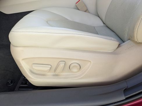 Used 2022 Toyota Camry XLE w/ Navigation Upgrade Package image 21