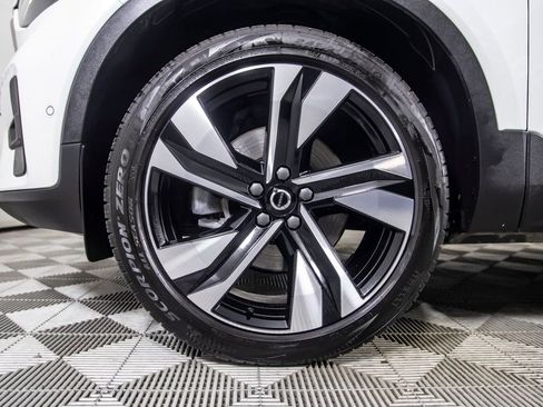 Used 2025 Volvo XC40 B5 Plus image 40