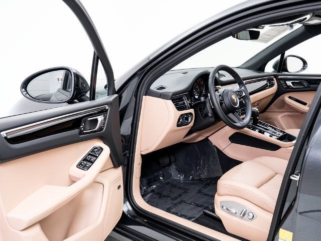 Certified 2026 Porsche Macan AWD/4WD image 7