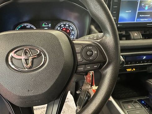 Used 2021 Toyota RAV4 LE image 22