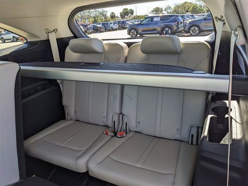 Certified 2025 Kia Sorento S w/ Panoramic Sunroof Package image 19