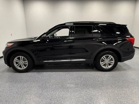 Used 2023 Ford Explorer XLT w/ Equipment Group 202A RWD image 5