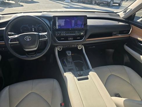 Used 2024 Toyota Grand Highlander XLE image 16