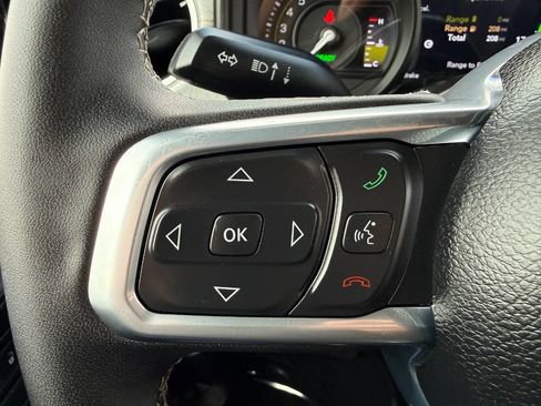 Used 2025 Jeep Wrangler Unlimited Sahara w/ Safety Group image 38